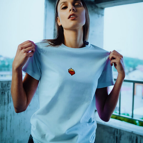 Biała-koszulka-SERCE-color