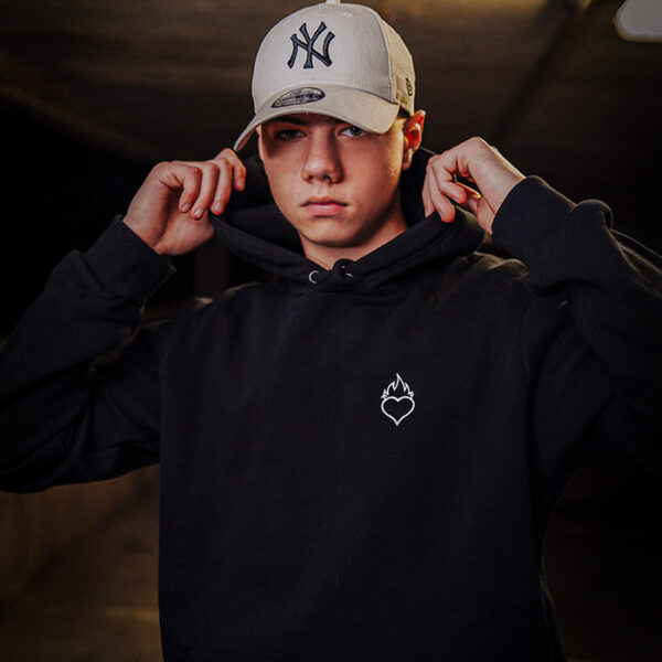 Czarna-bluza-SERCE-basic